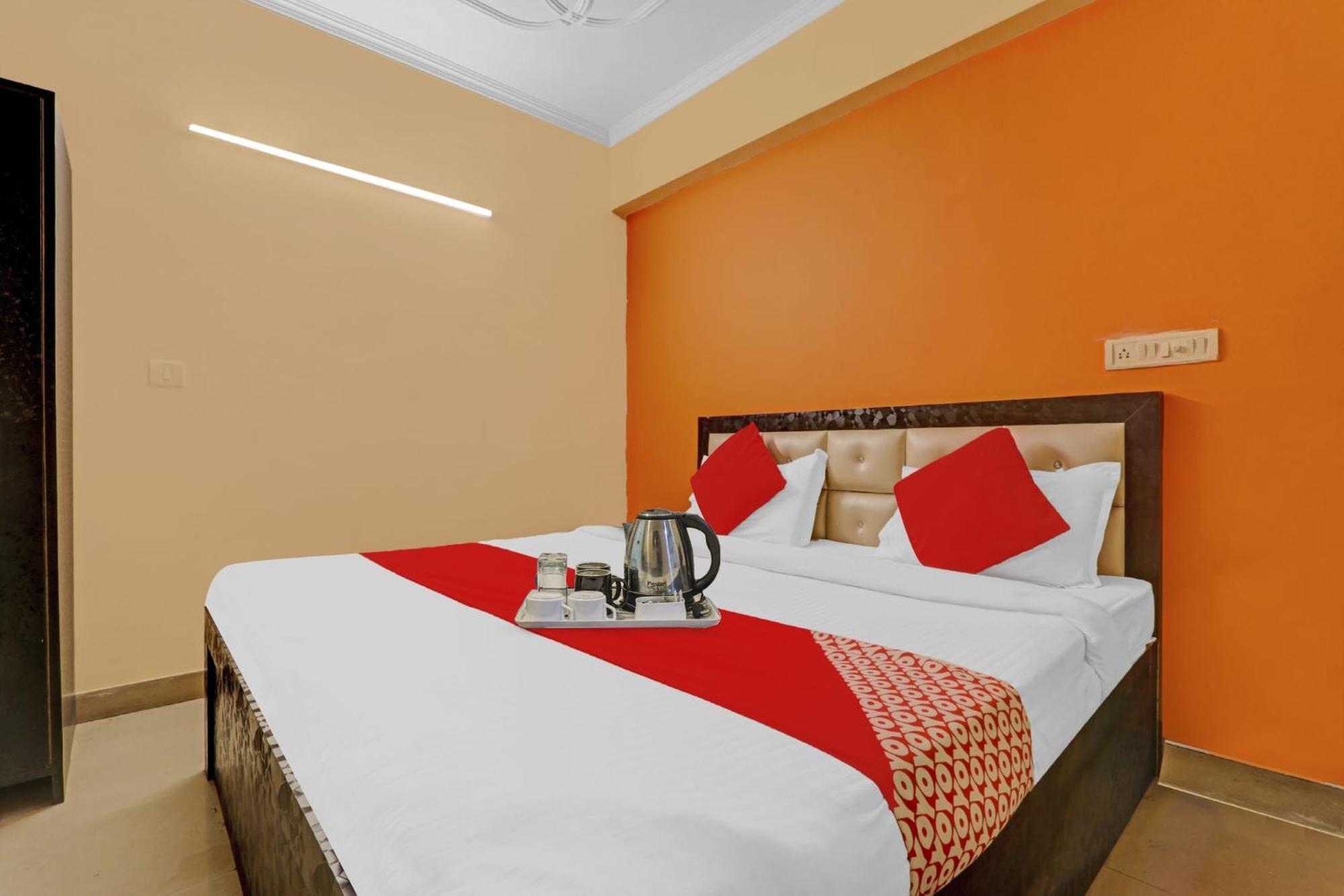 Hotel O J.D Palace Chinhat Exterior photo