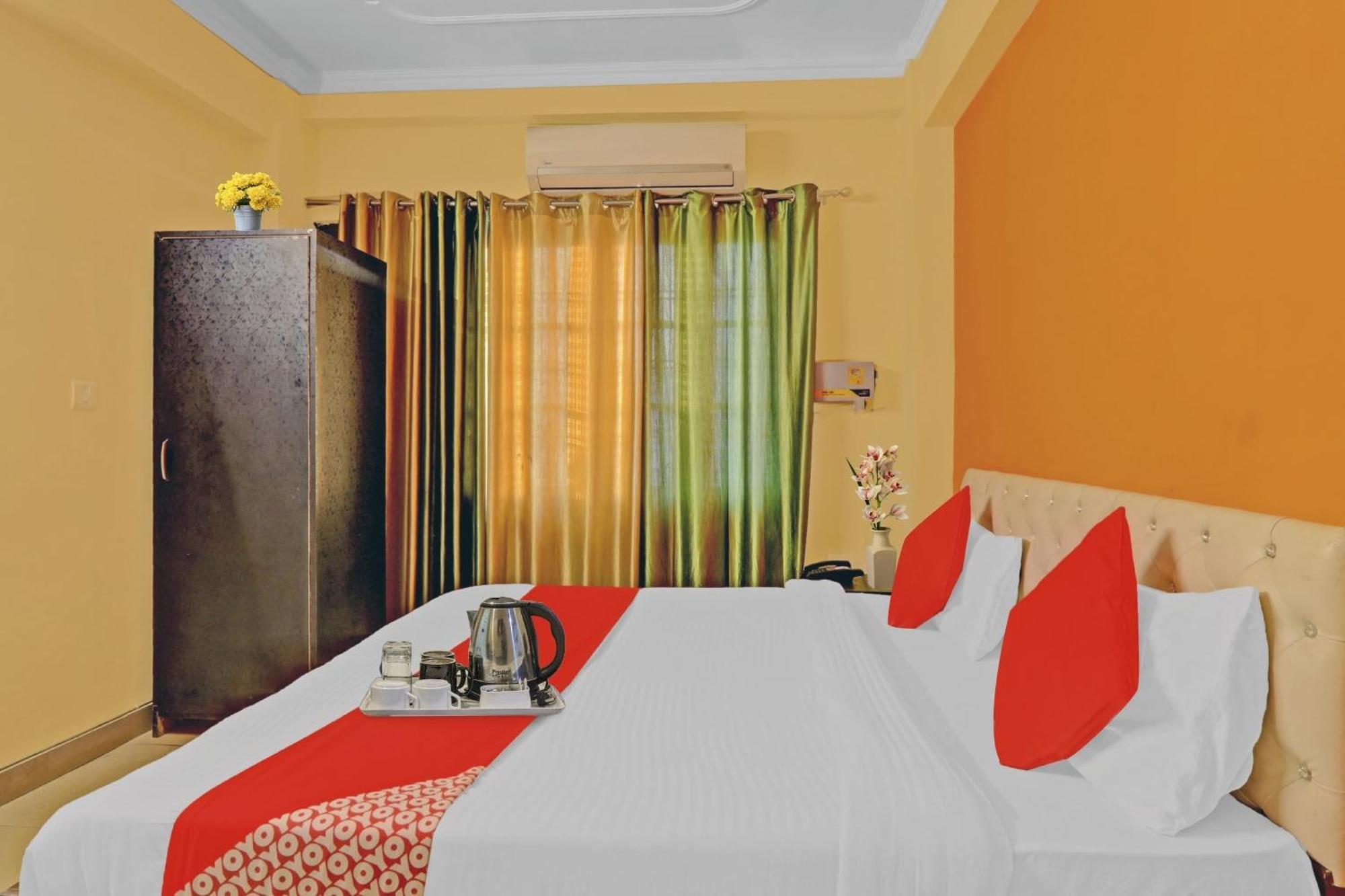 Hotel O J.D Palace Chinhat Exterior photo