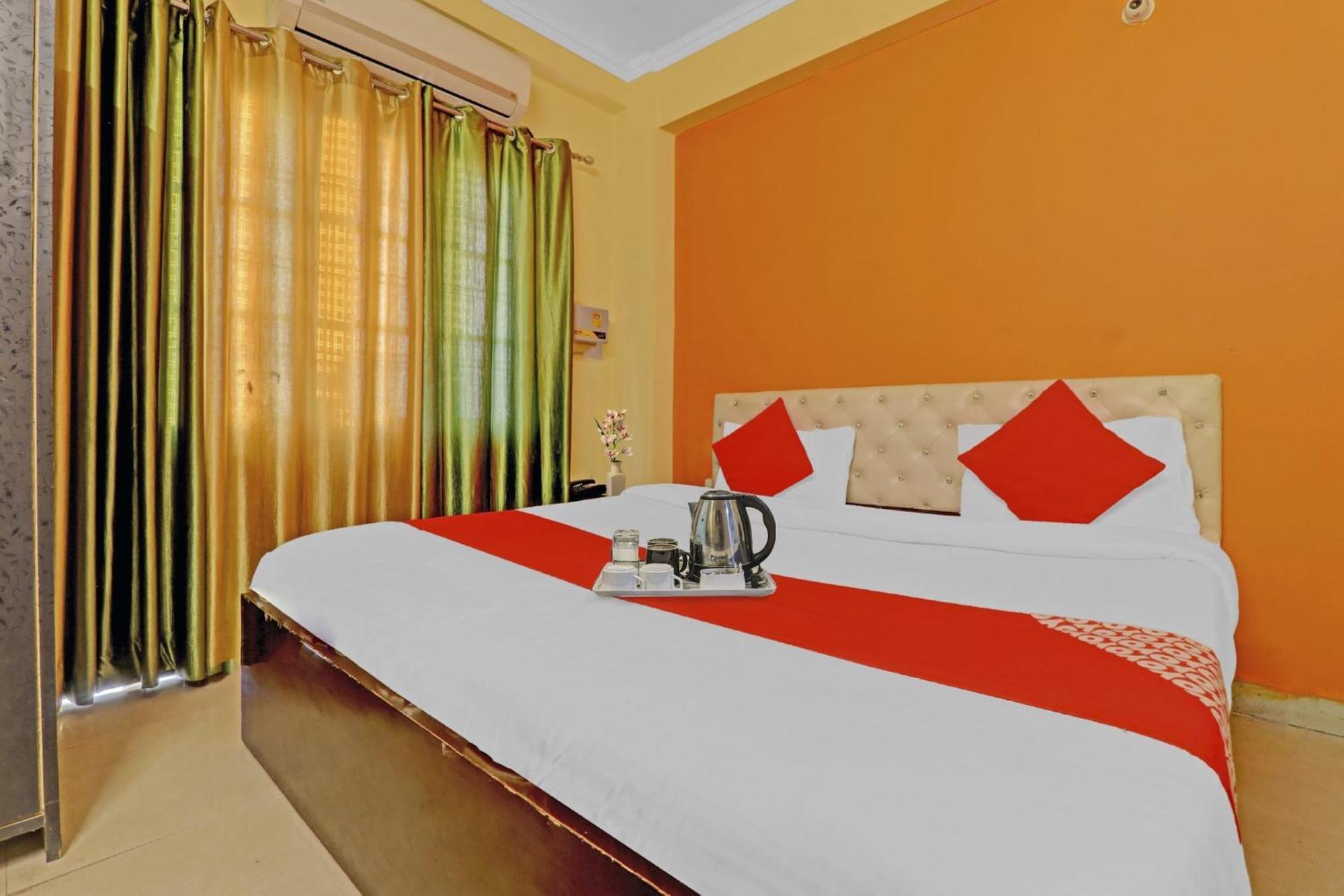 Hotel O J.D Palace Chinhat Exterior photo