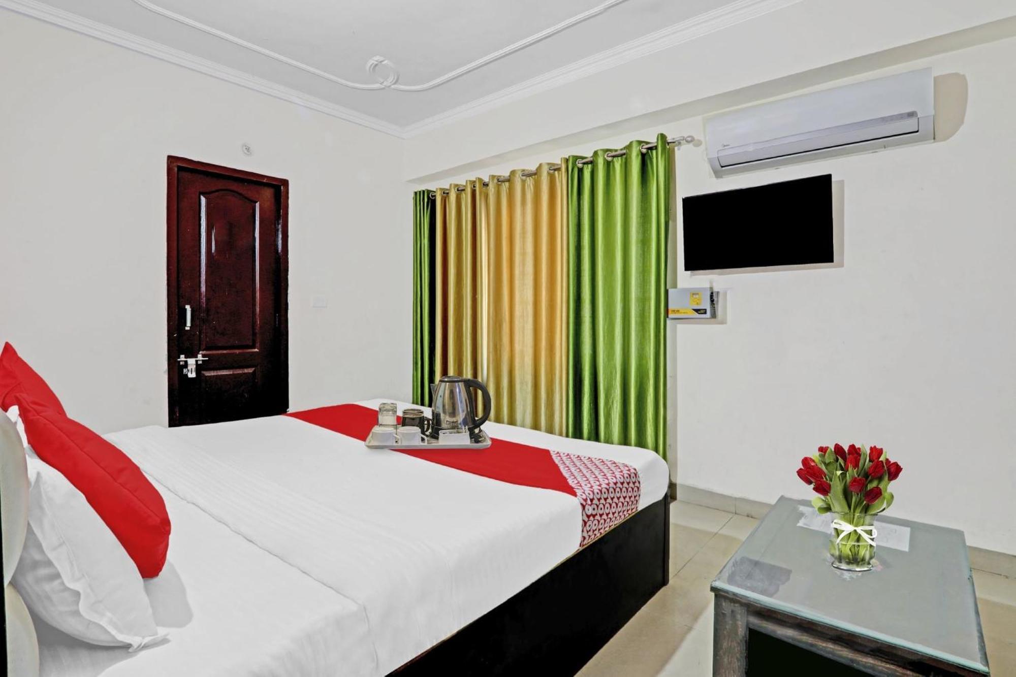 Hotel O J.D Palace Chinhat Exterior photo