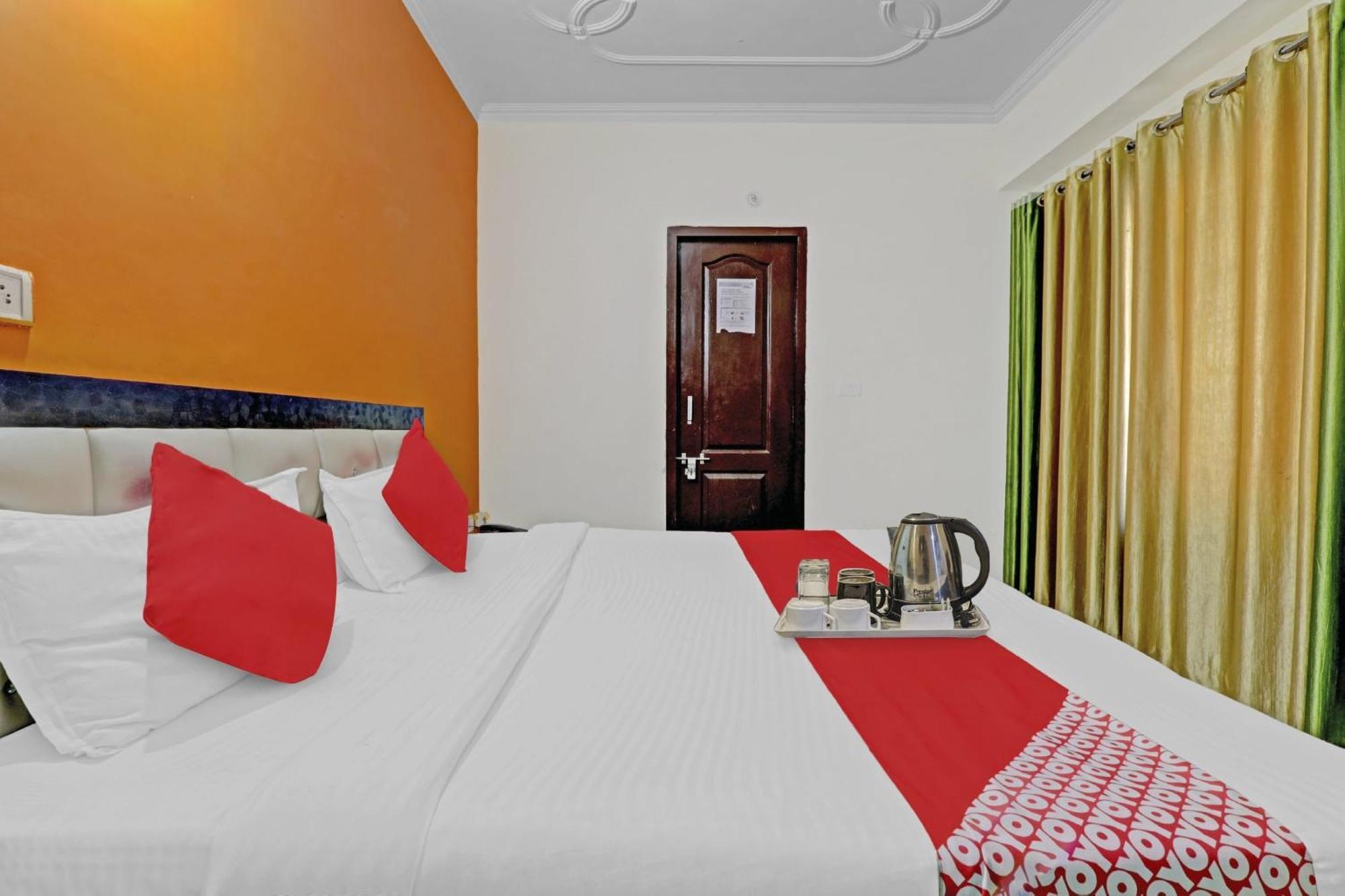 Hotel O J.D Palace Chinhat Exterior photo