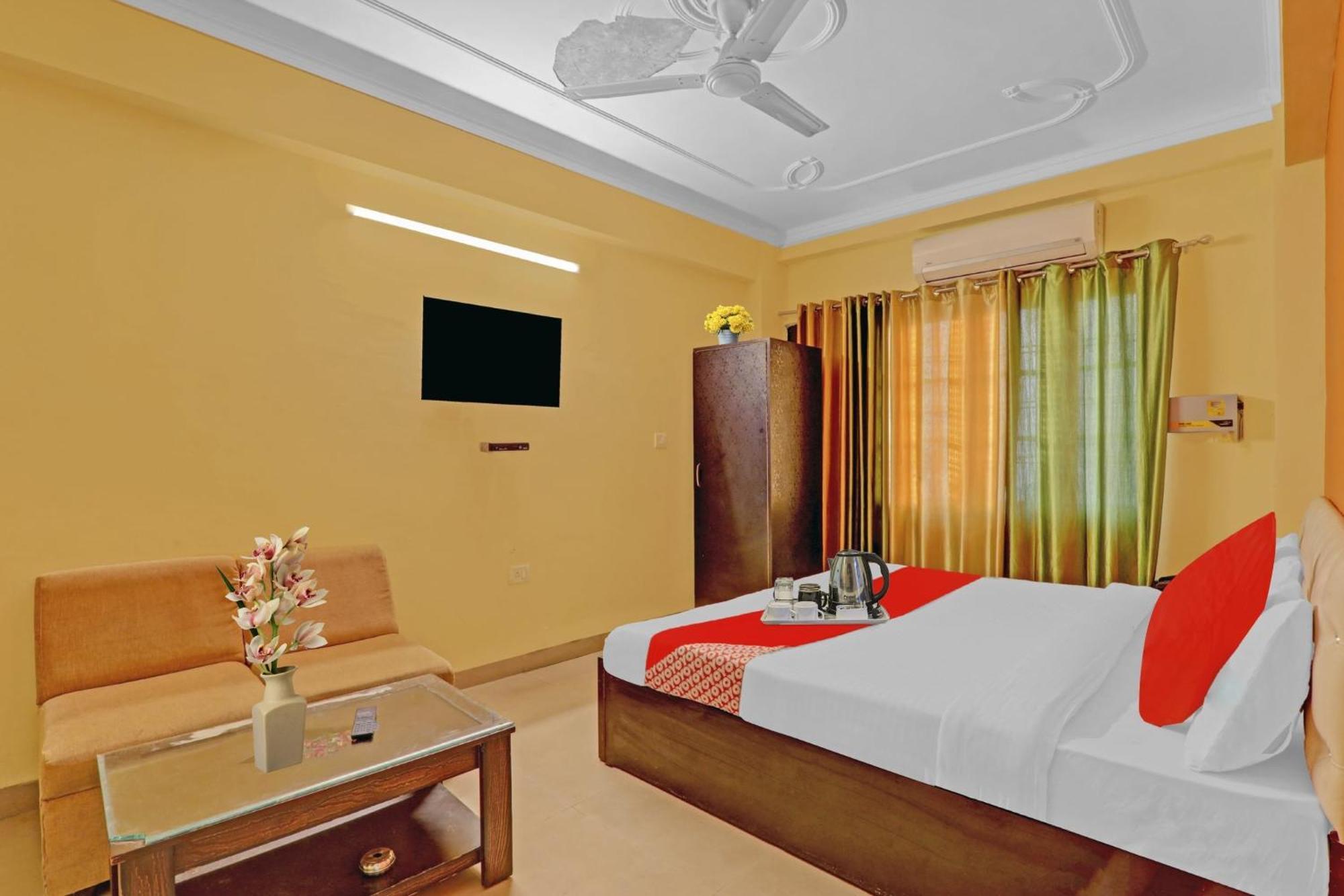 Hotel O J.D Palace Chinhat Exterior photo